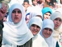 Cezayir'de Tepki Çeken Başörtüsü Açıklaması