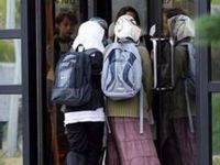 İşte Batı Demokrasisi: İsviçre’de Müslümanlar da El Sıkışmak Zorundalarmış!