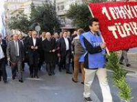 Türk-İş ve Hak-İş'in Anma Heyeti Taksim'de