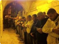 Filistinliler Sabah Namazını Sokaklarda Kıldı