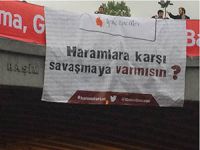 Cinsel İçerikli Reklamlara Afişli Tepki!