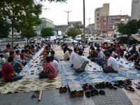 Adana’da İftar ve Mısır Darbesini Protesto