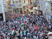 Binlerce Kişi Gazze İçin İstiklal Caddesi'nde Yürüdü
