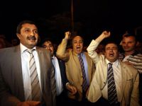 BİR İLK: Milletvekilleri İsrail Büyükelçiliğine Yürüdü (FOTO)