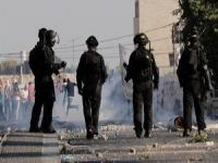 İsrail Çetesi Mescid-i Aksa'ya Girdi