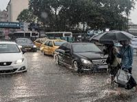 İstanbul'da Şiddetli Yağış Trafiği Kilitledi