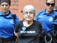 90 Yaşındaki Mavi Marmara Aktivistine Kelepçe!