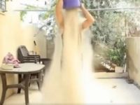 Gazze İçin Kafasına Bir Kova Moloz Boşalttı (VİDEO)