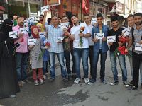 Suriyeli Gençlerden Kilislilere Karanfil ve Teşekkür