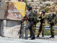 Siyonistler 21 Filistinliyi Gözaltına Aldı