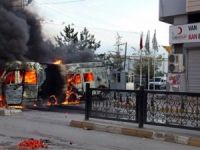 PKK'lılar Kobanililere Koşan Kızılay'ı Yaktı