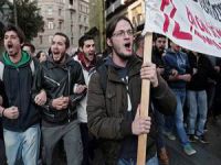 Yunanistan'da 500 Okul Öğrenciler Tarafından İşgal Edildi