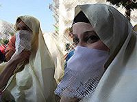 Cezayir'de Başörtüsü Yasağını Kaldırın Çağrısı