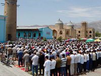 Tacikistan'da İşyerlerinde Namaz Kılmak Yasak