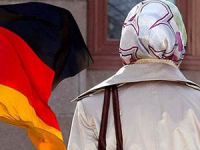 Alman Anayasa Mahkemesi: Başörtüsü Tehlike Değil