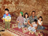 Suriyeliler Bombardımanlardan Sığınaklarla Korunuyorlar