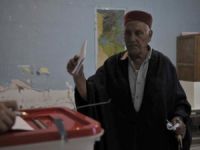 Tunus'ta Devrimci-Düsturcu Çatışması