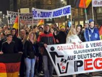 Almanya'da Faşistlerden İslam Karşıtı Yürüyüş