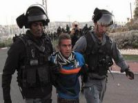 İsrail Askerleri 12 Filistinliyi Gözaltına Aldı