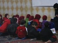 Varil Bombası Saldırıları Altındaki Halep’te Sığınıklarda Eğitim