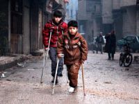 Suriye'de Koltuk Değneğine Mahkum Küçük Hayatlar (FOTO)