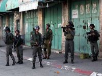 İsrail Batı Şeria'da 10 Filistinliyi Gözaltına Aldı