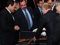 Putin'den Sisi'ye Kalaşnikof Hediyesi