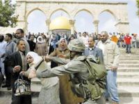 Mescid-i Aksa Cemaati Baskına Tepki Gösterdi