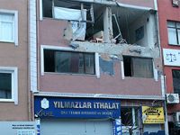 Sansürden Şikâyet Et, Bombalamayı Görmezden Gel!