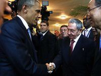 Obama ve Castro El Sıkıştı