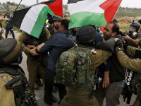 Siyonistler 17 Filistinliyi Gözaltına Aldı