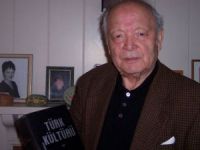 Her Kılığa Giren Bir Ajan veya Bir İdealist: Ruzî Nazar!