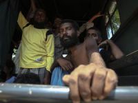 Endonezya Açıklarında 374 Göçmen Kurtarıldı