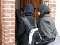 İsviçre'de Başörtülü Öğrenci Okuluna Döndü