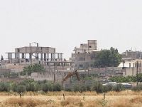 IŞİD Cerablus'ta İş Makineleriyle Hendek Kazıyor