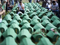 Srebrenitsa'da Kurbanların Cenazesi Potoçari Mezarlığı'nda