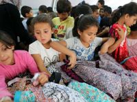 Suriyeli Muhacir Çocuklara Bayramlık Elbise