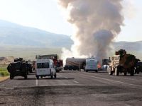 PKK'li Saldırganlar Ağrı'da Yol Kesip İş Makinesi Yaktı