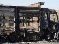 PKK 5 Aracı Ateşe Verdi