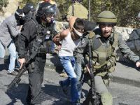 Siyonistler 12 Yaşındaki Filistinli Çocuğu Gözaltına Aldı
