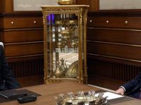 Sahnedeki Pelikanlar Güven Krizini Büyütecek