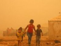 Suriyeliler Kum Fırtınasından Memnun