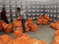 Yurt Dışından Getirilen Oylar Sandıklara Yerleştiriliyor