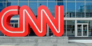 CNN, Trump'ı Eleştiren Sunucuyu Kovdu