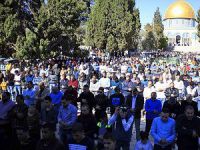 Onbinler Mescid-i Aksa'da Cuma Namazı Kıldı