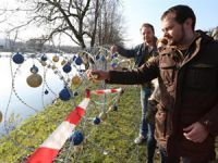 Mülteciler İçin Çekilen Dikenli Teller Protesto Ediliyor