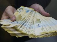 Azerbaycan'da Devalüasyon Oldu