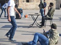 Suriyeli Üniversite Öğrencilerinden Savaş Temalı Tiyatro