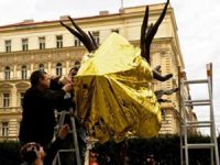 Çinli Heykeltraş Çek Cumhuriyeti Hükûmetini Protesto Etti