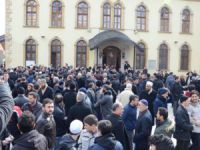 Hedef Gösterilen Müezzine Cemaatten Destek